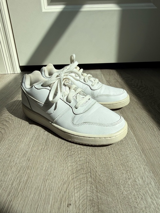 Nike Shoes - Nike White Low-Top Mesh Sneakers